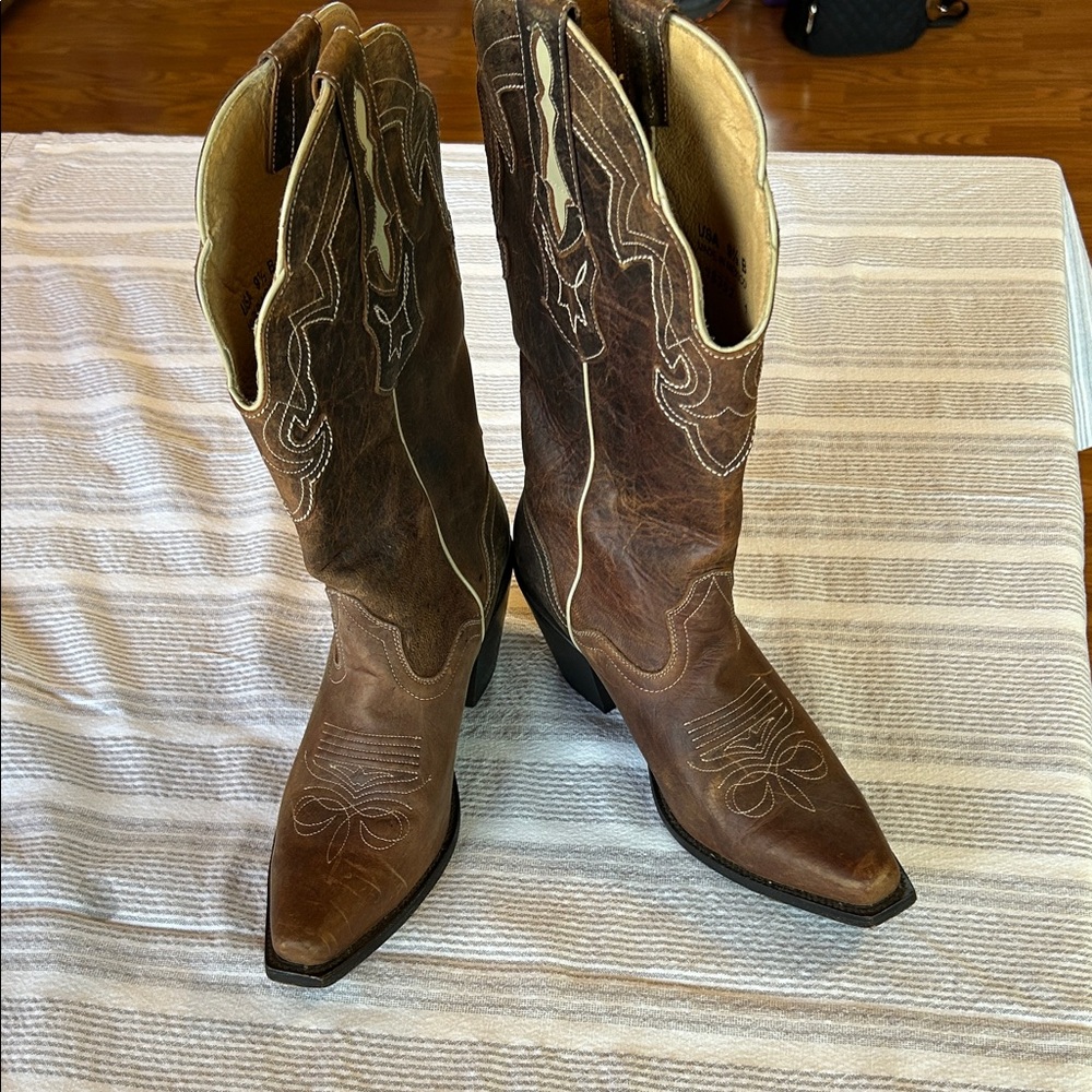 JB Dillon cowgirl boots. Brown, 9.5.